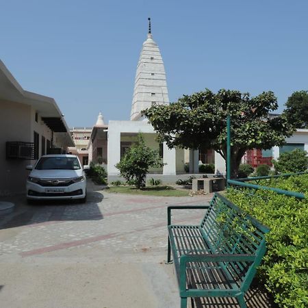 Radha Madhav Ashram Вриндавана Экстерьер фото