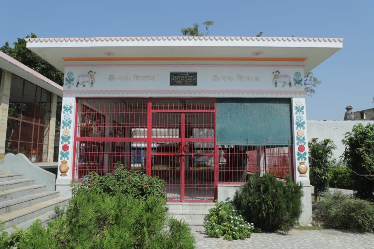 Radha Madhav Ashram Вриндавана Экстерьер фото